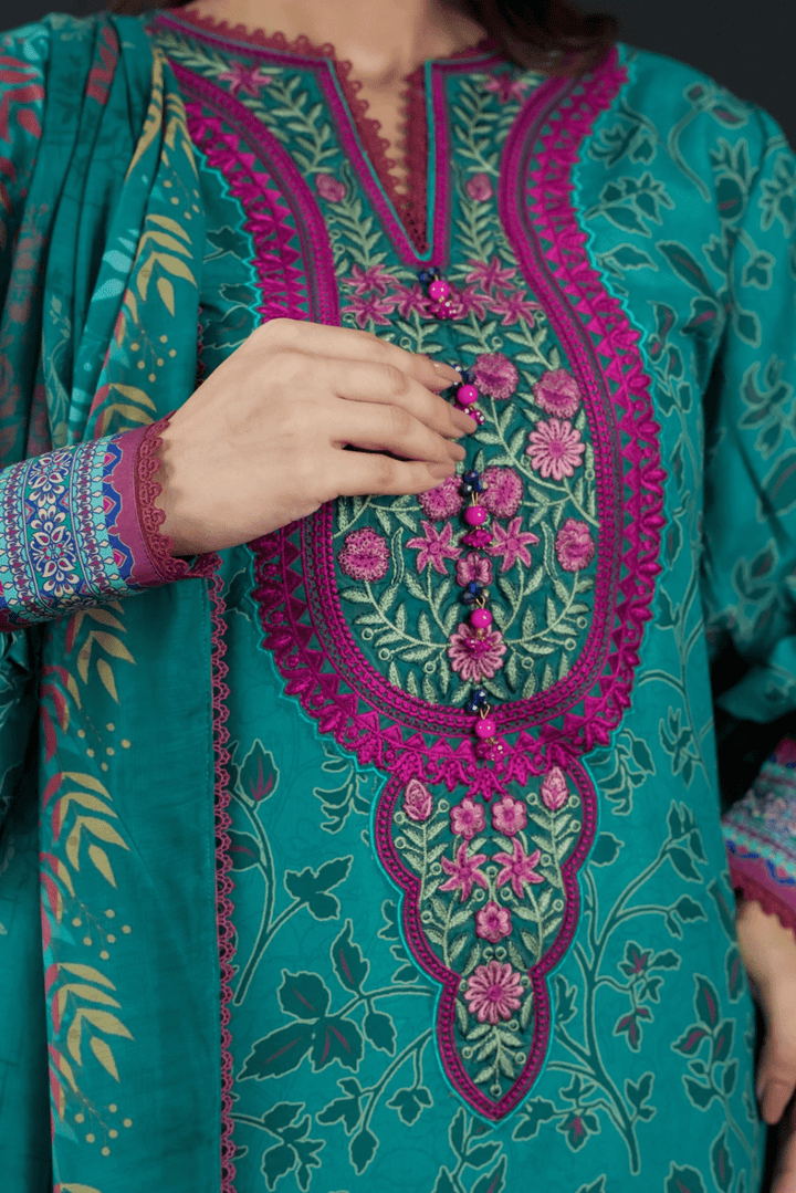 Emerald Bloom | 3-Piece Embroidered Premium Slub Cambric Suit - Image 5