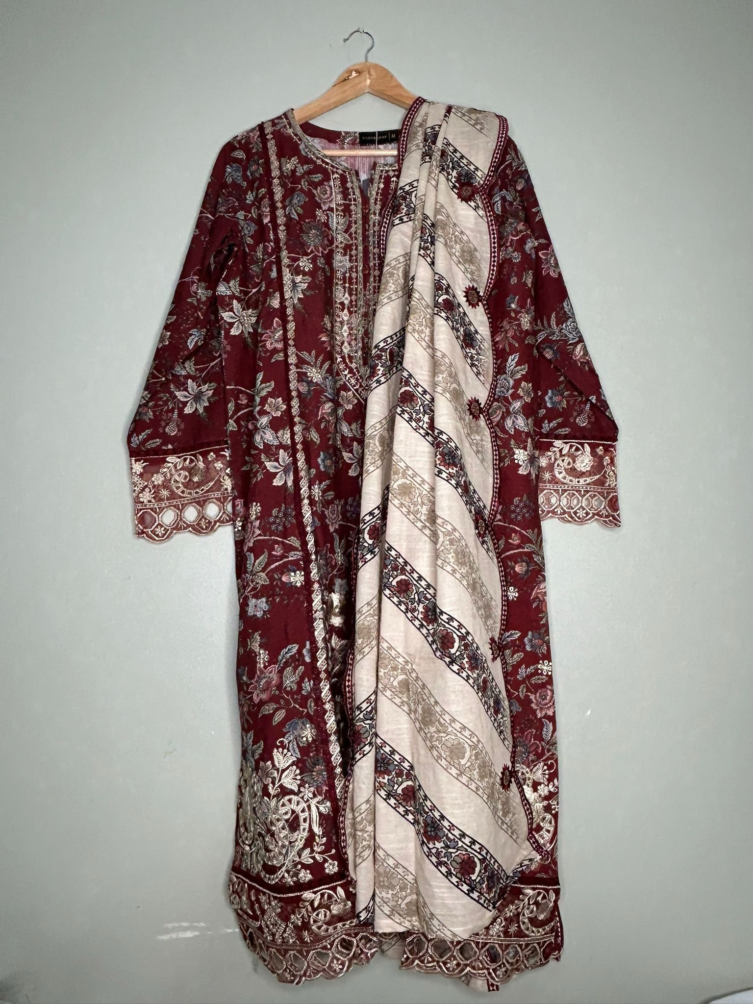 2026/02/1000235567.jpg Mehrun Gold – 3PC - Image 1