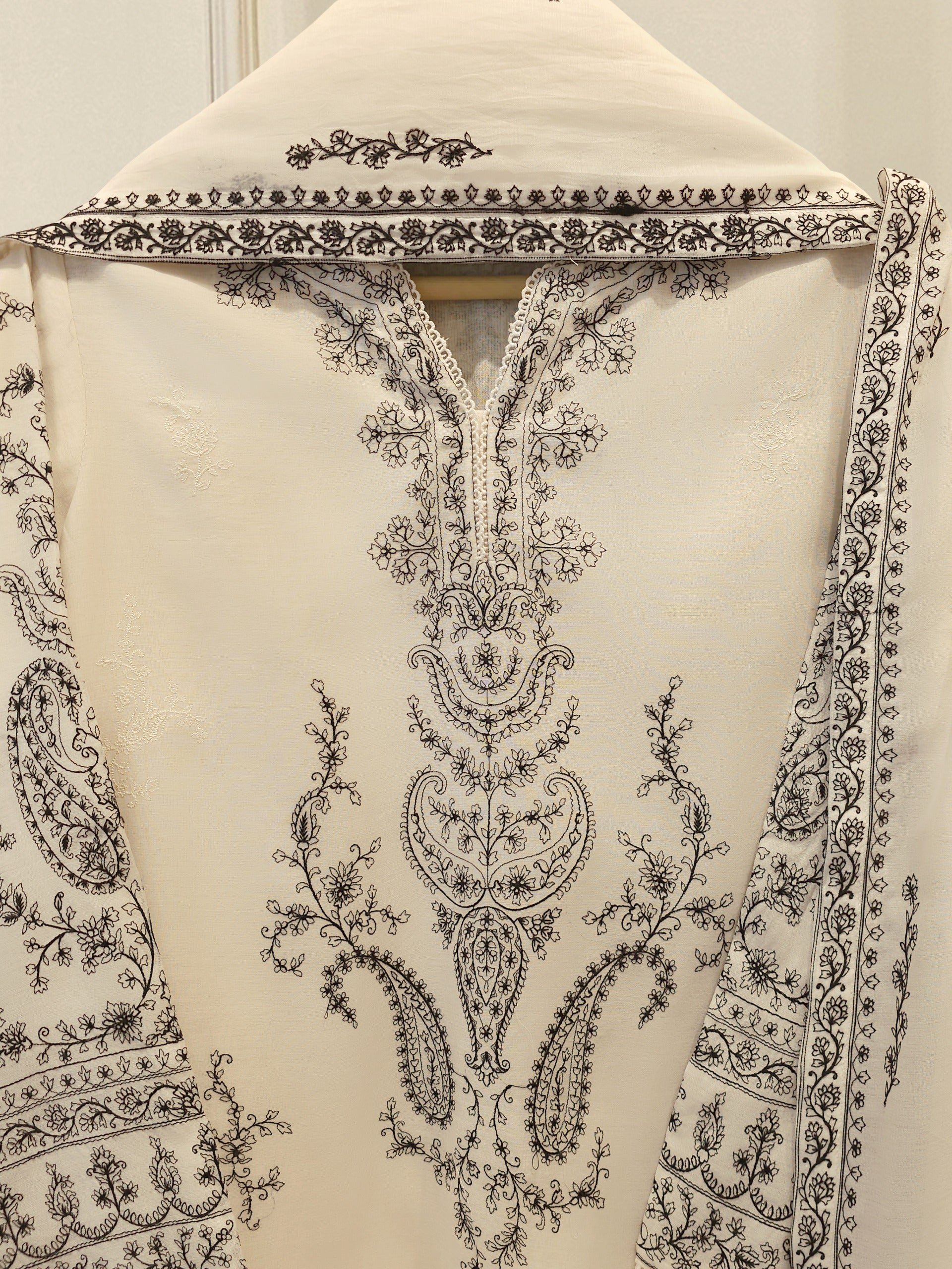 Agha Noor Embroidered Kora Cotton 2 pc - Image 4