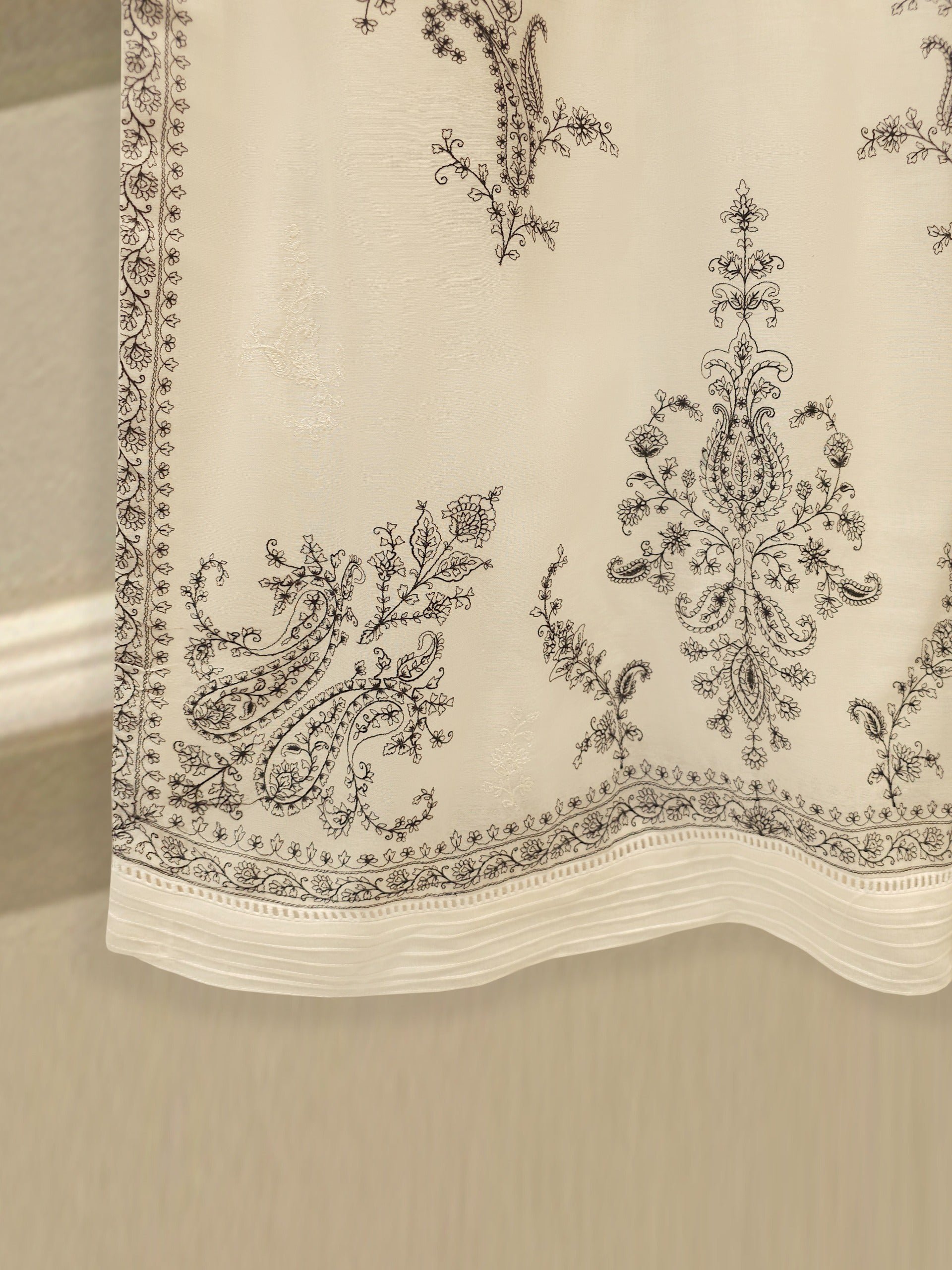 Agha Noor Embroidered Kora Cotton 2 pc - Image 5